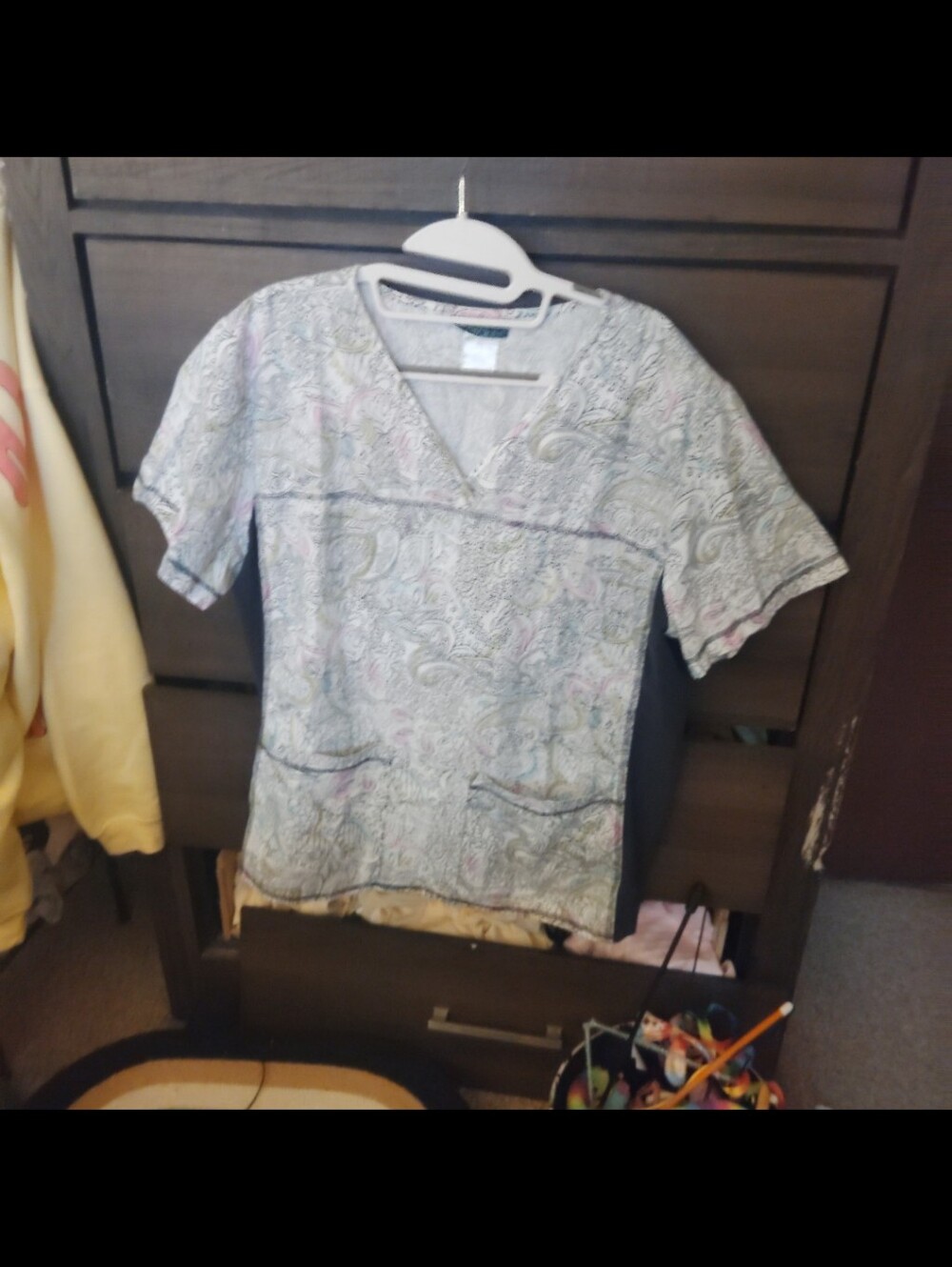 CHEROKEE Watercolor Paisley Print Scrub Top -XL